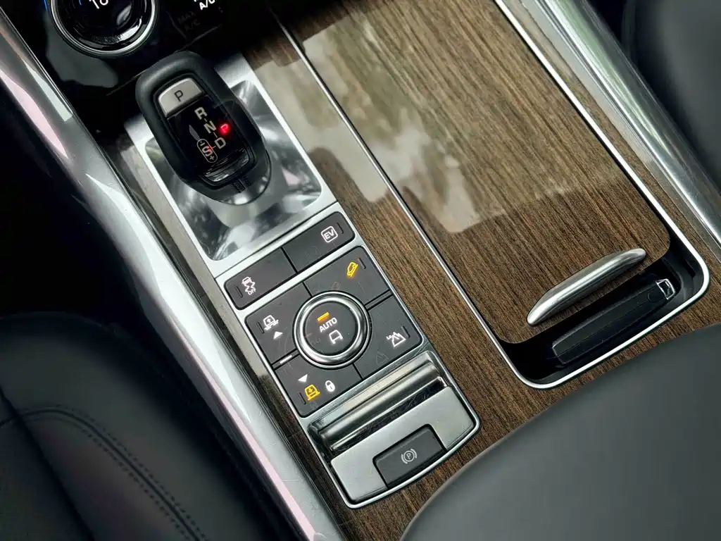 Land Rover Sport PHEV — миниатюра 4