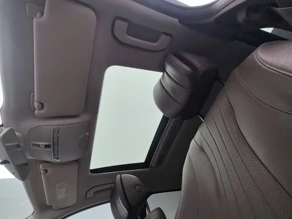 Mercedes-Benz E-Class — миниатюра 14
