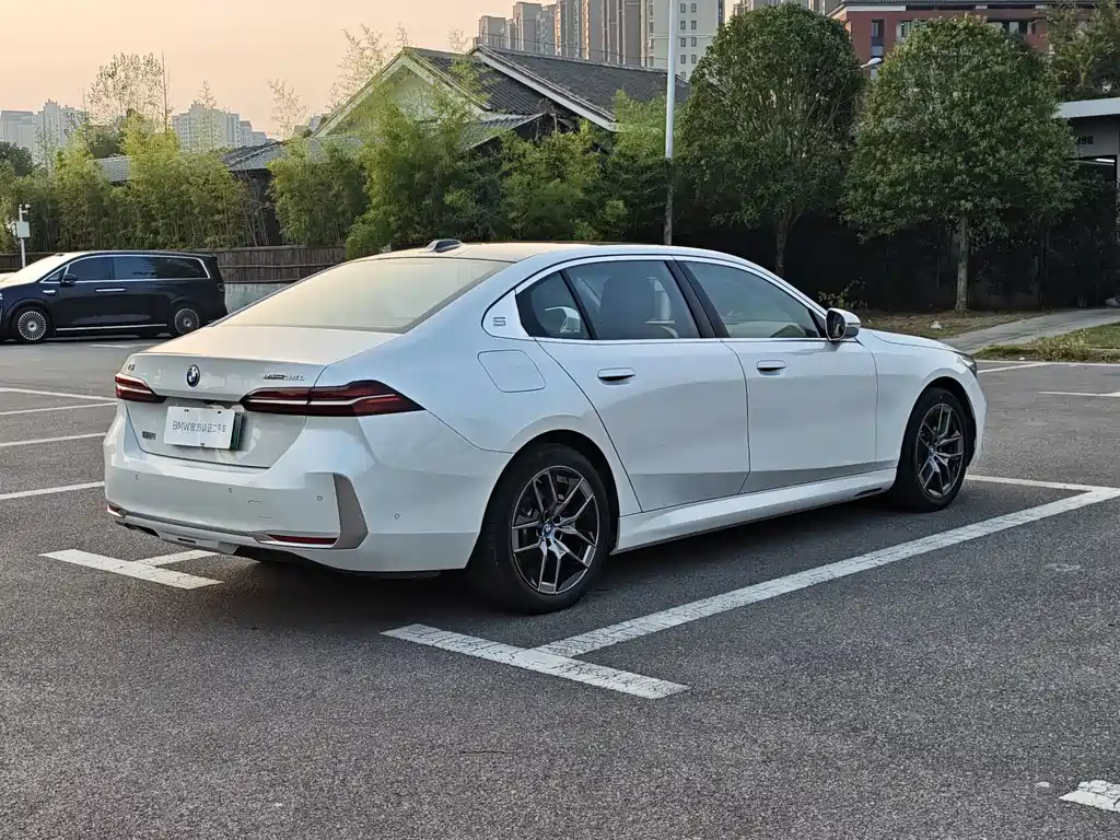 BMW i5 — миниатюра 10