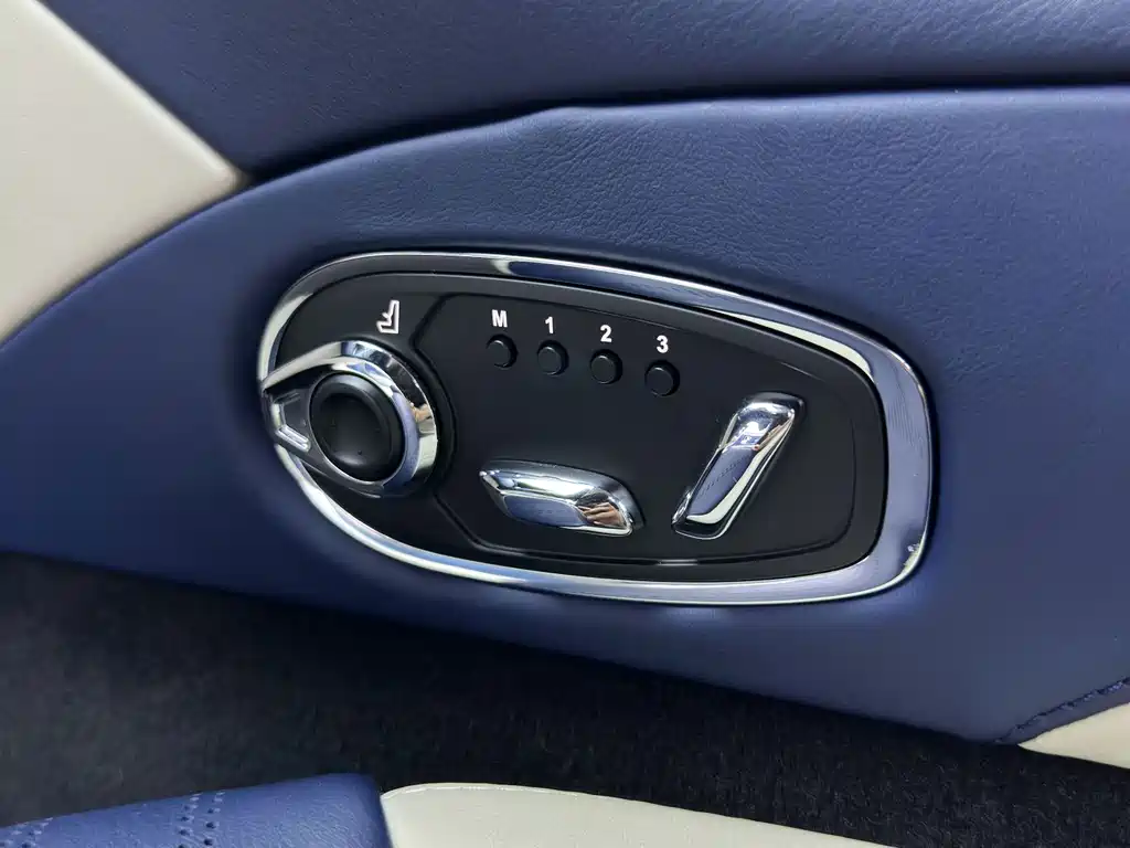 Aston Martin DB11 — миниатюра 19