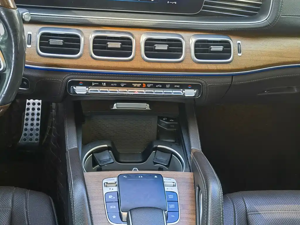 Mercedes-Benz GLS — миниатюра 8