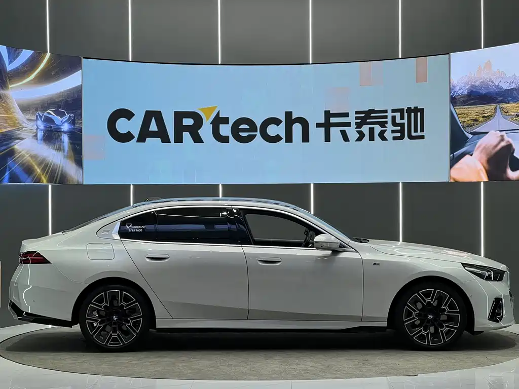 BMW 5 Series — миниатюра 21