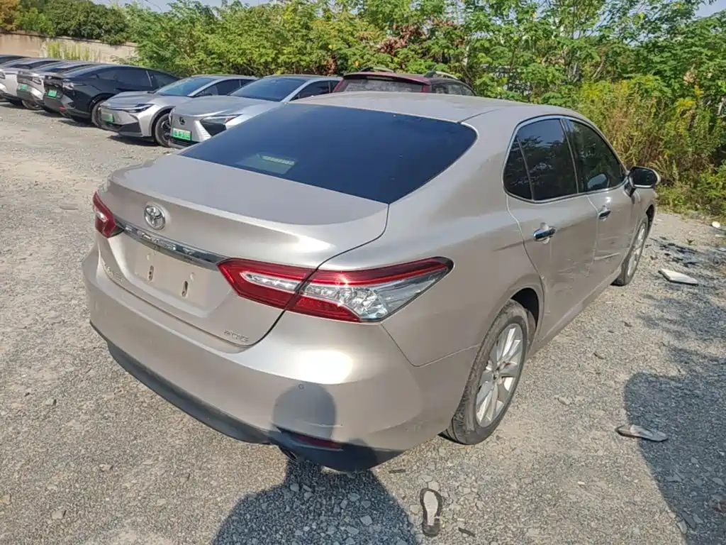 Toyota Camry — миниатюра 7