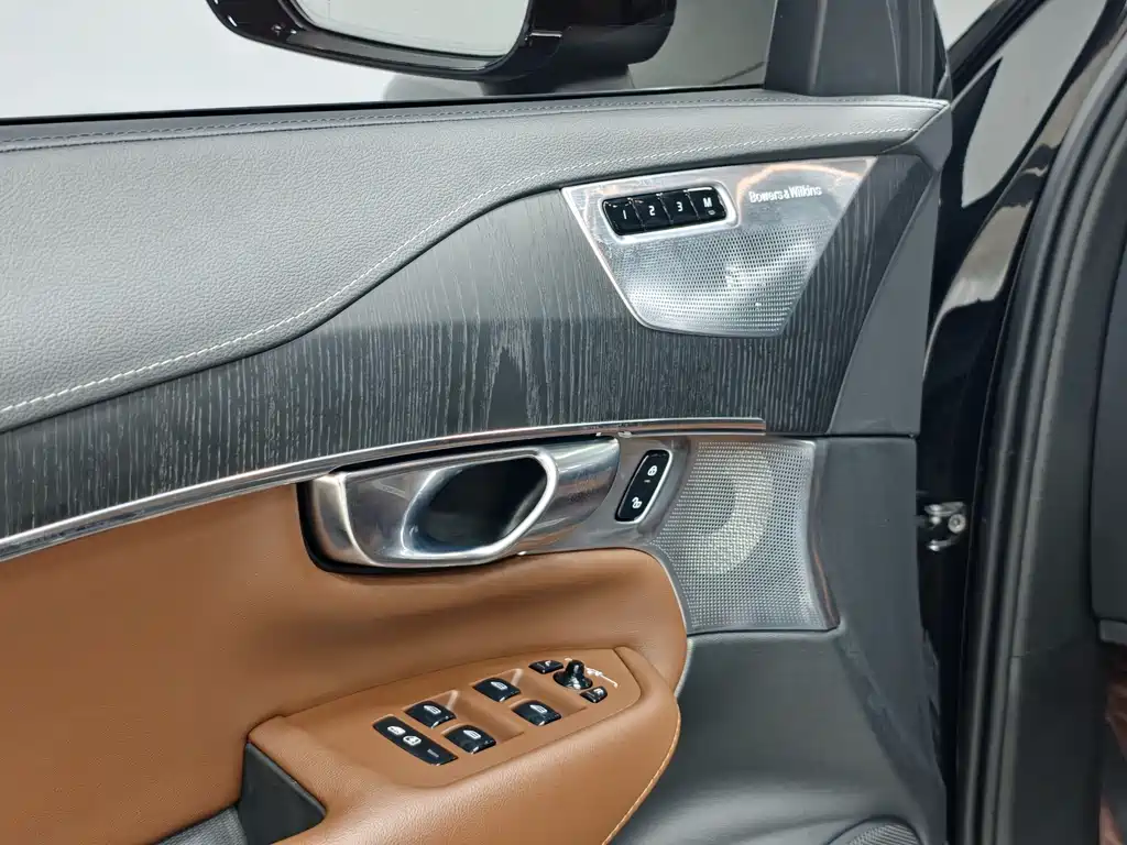 Volvo XC90 2021 B6 Luxury 7 мест