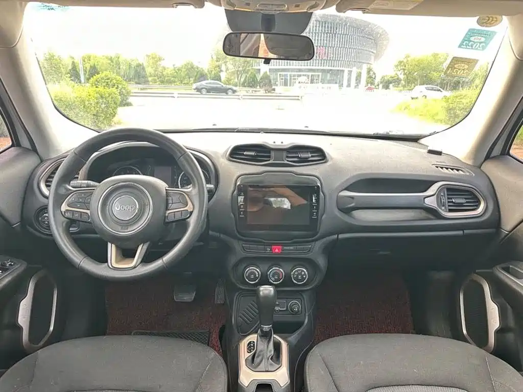 Jeep Renegade — миниатюра 9