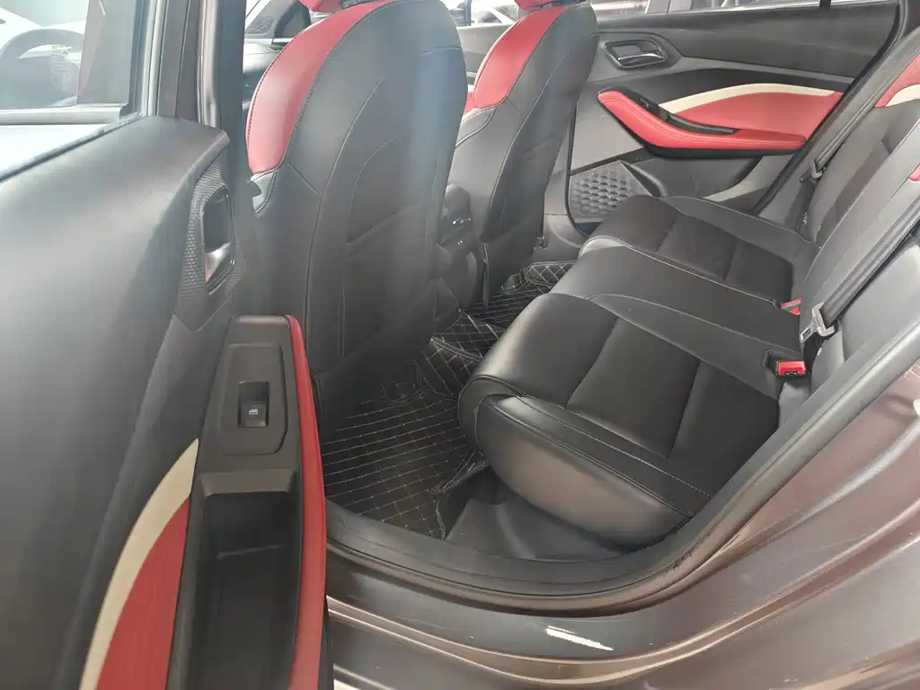 MG MG5 — миниатюра 9