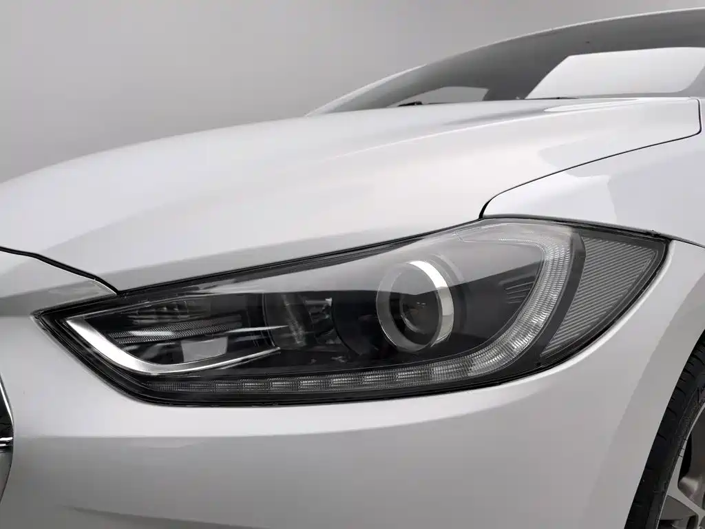 Hyundai Elantra — миниатюра 7