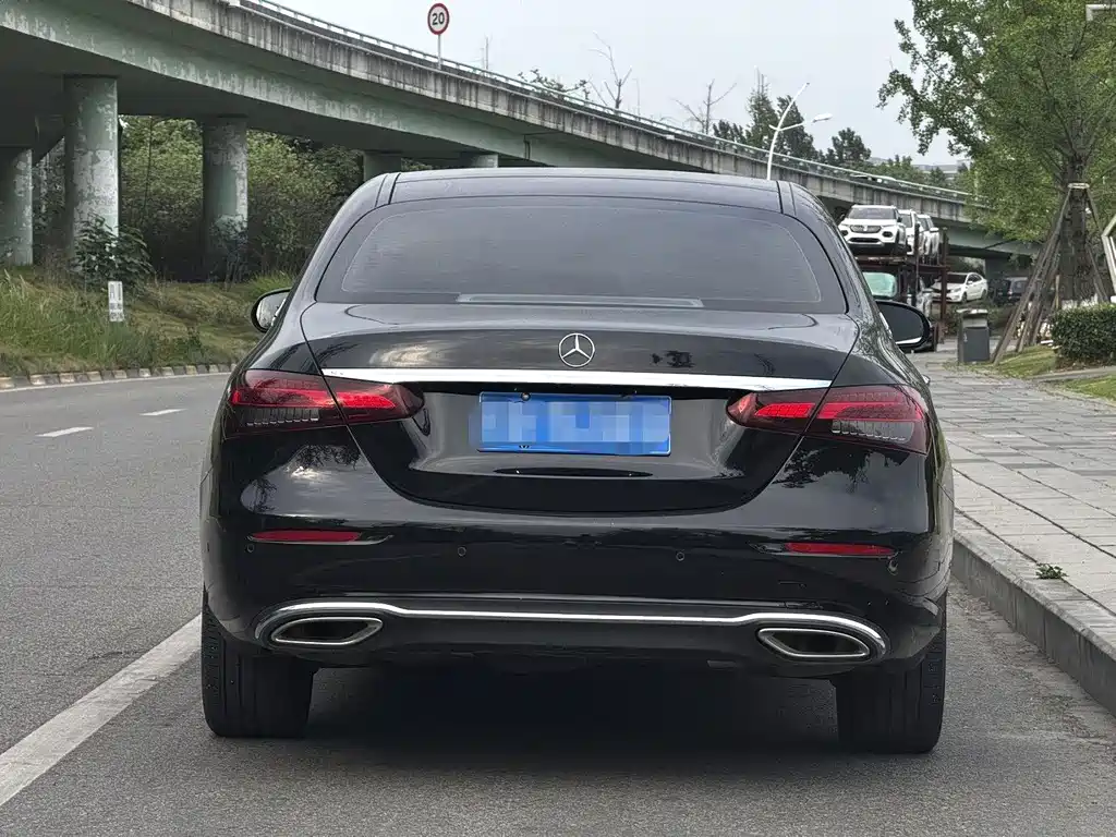 Mercedes-Benz E-Class — миниатюра 11