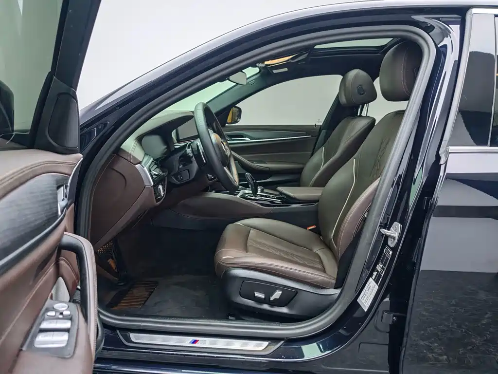 BMW 5 Series — миниатюра 14