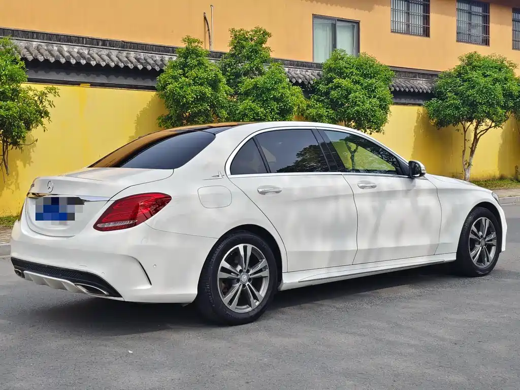 Mercedes-Benz C-Class — миниатюра 2