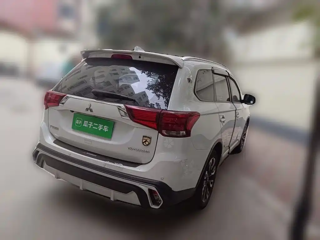 Mitsubishi Outlander — миниатюра 6