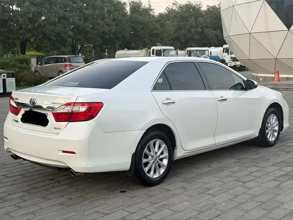 Toyota Camry — миниатюра 4