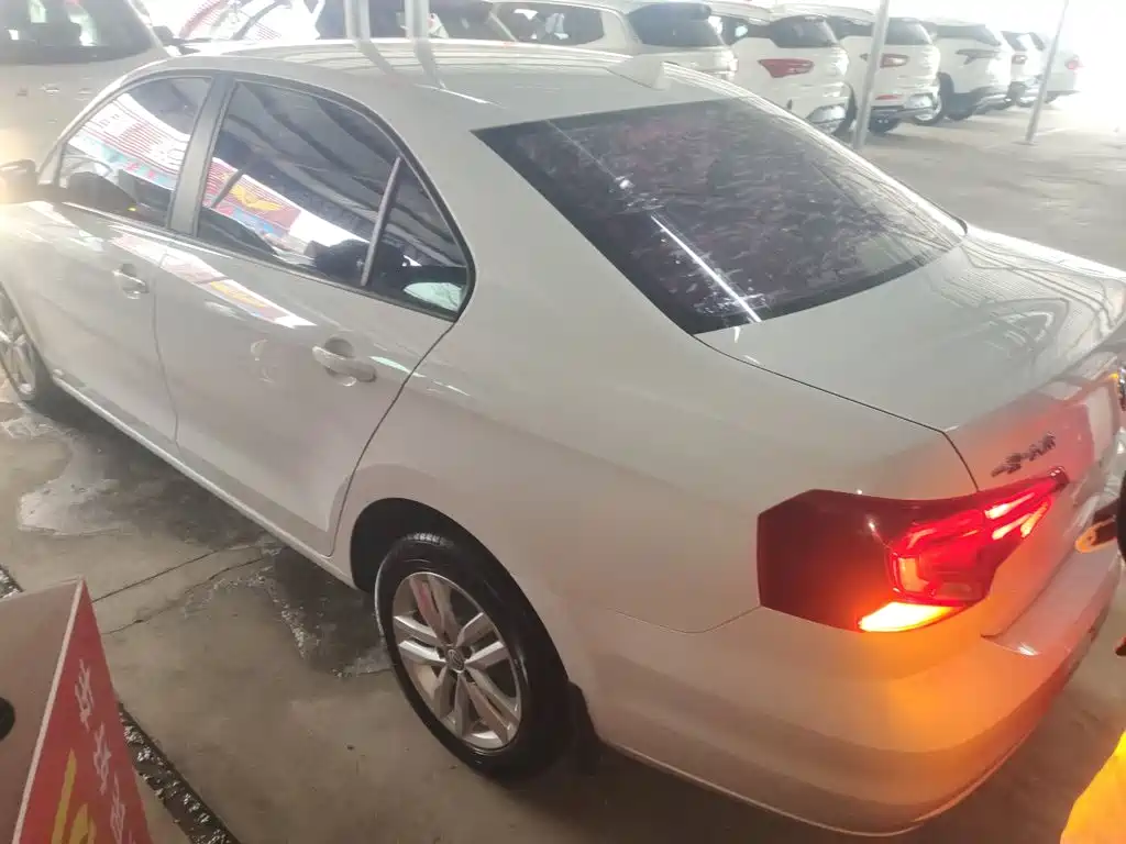 Volkswagen Jetta — миниатюра 5