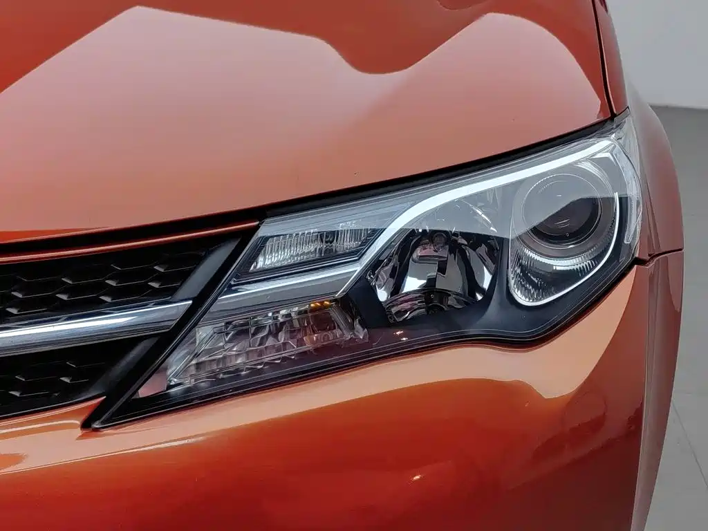 Toyota RAV4 — миниатюра 7