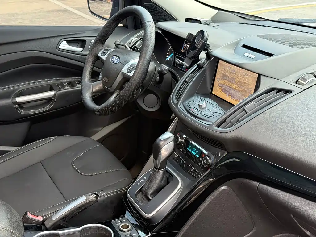 Ford Kuga — миниатюра 11