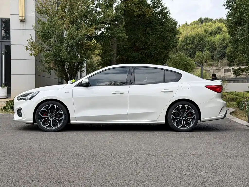 Ford Focus — миниатюра 9