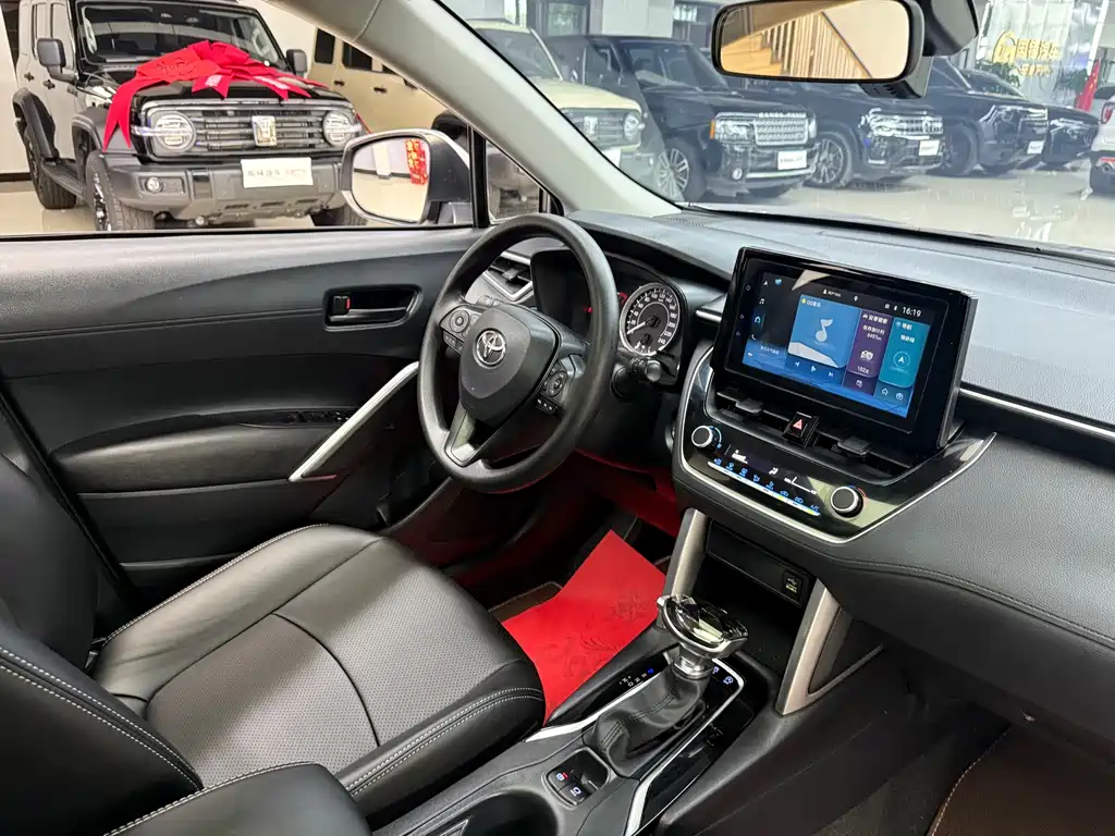 Toyota Corolla Cross — миниатюра 20