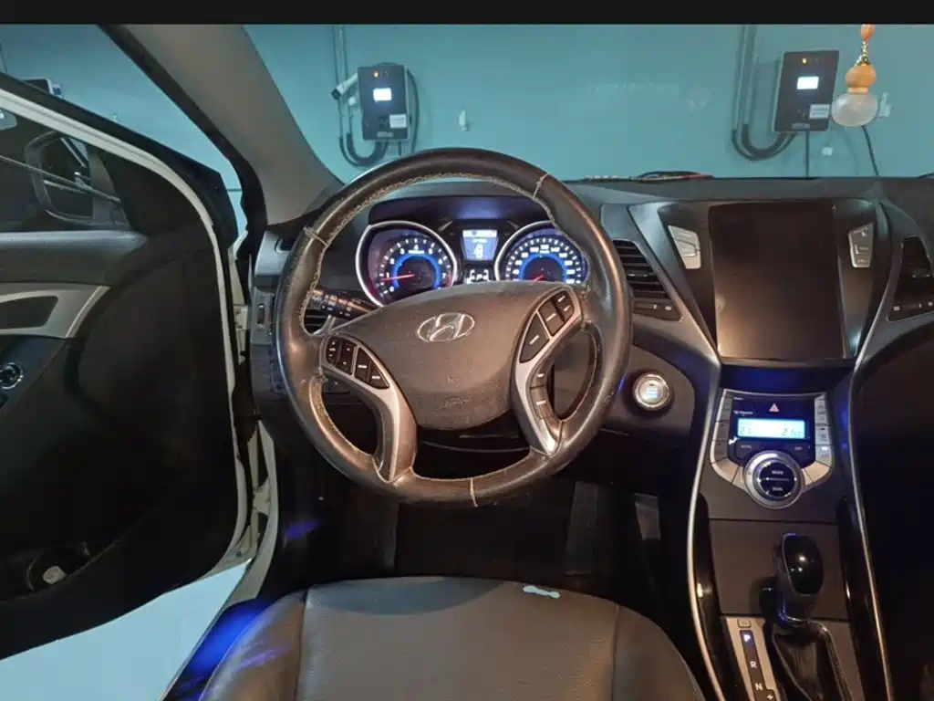 Hyundai Elantra Langdong — миниатюра 12