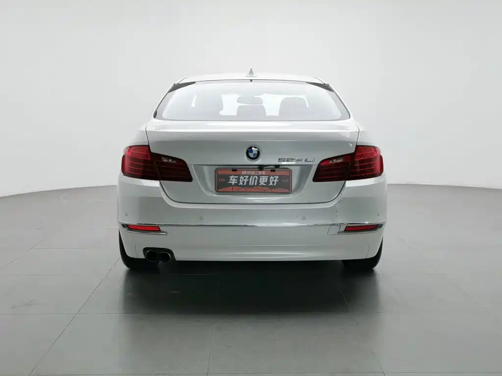 BMW 5 Series — миниатюра 4