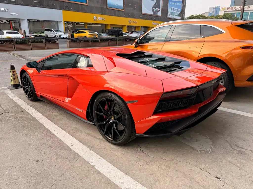 Lamborghini Aventador — миниатюра 11