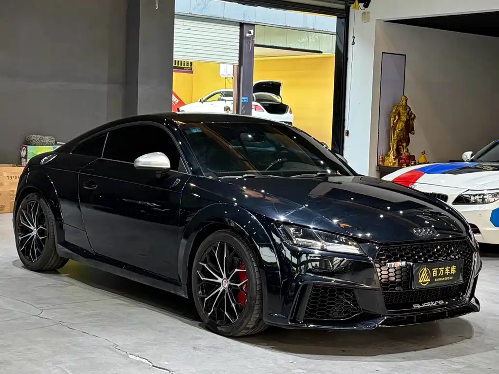 AUDI TT
