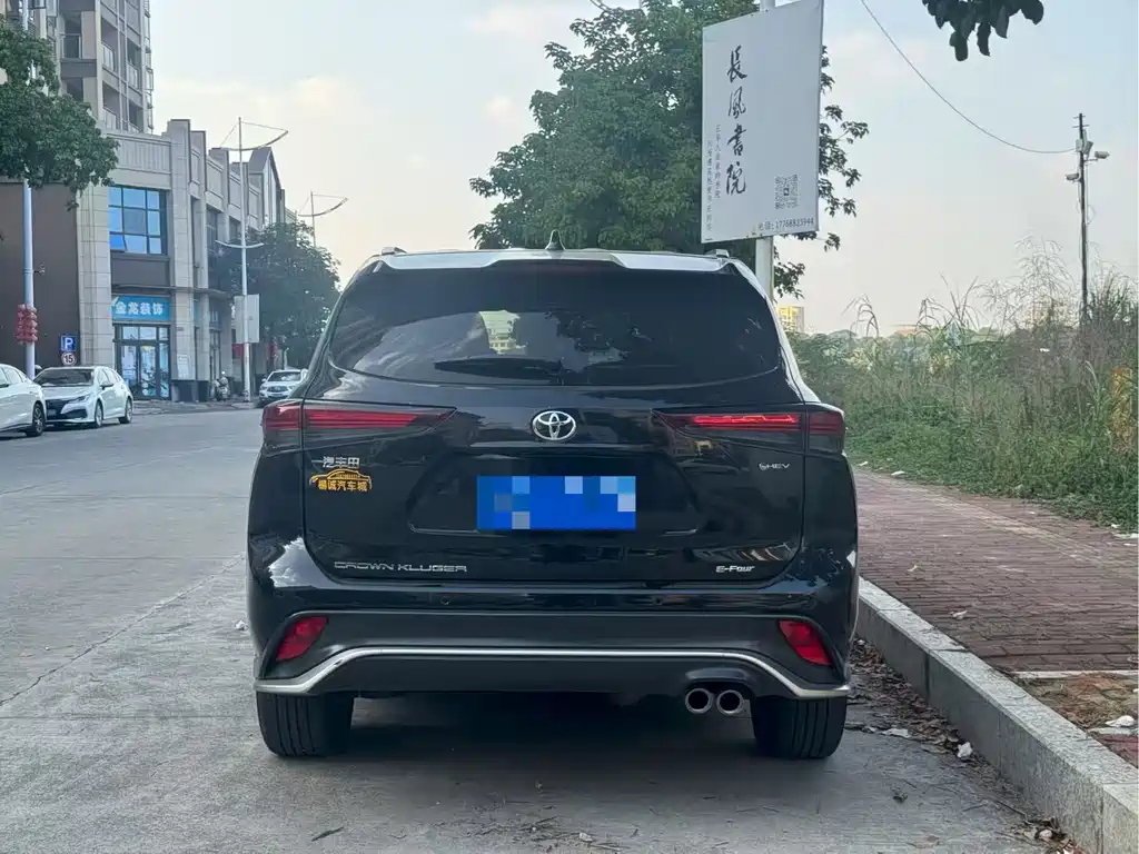 Toyota Crown Kluger — миниатюра 6
