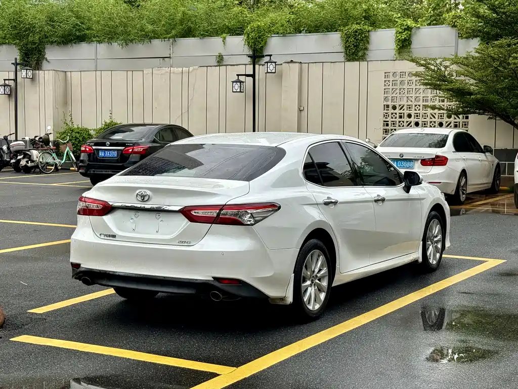 Toyota Camry — миниатюра 7
