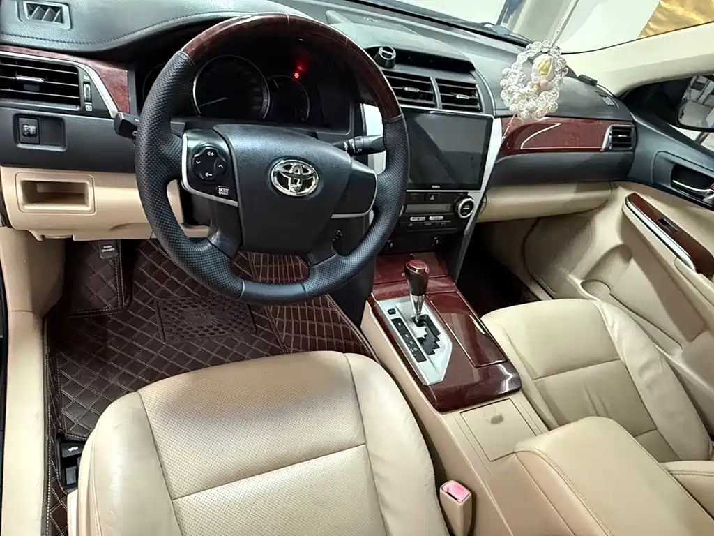 Toyota Camry — миниатюра 5