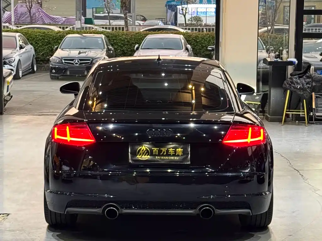 AUDI TT