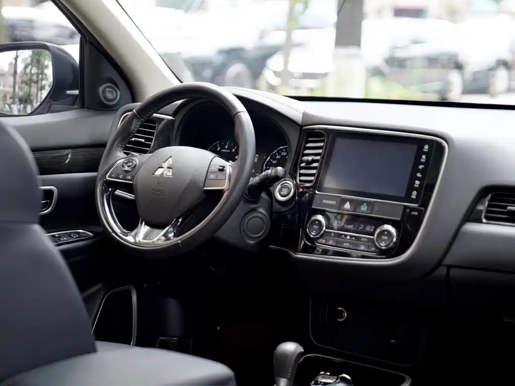 Mitsubishi Outlander — миниатюра 8