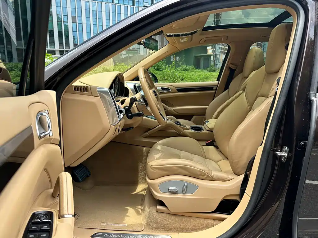 Porsche Cayenne — миниатюра 6