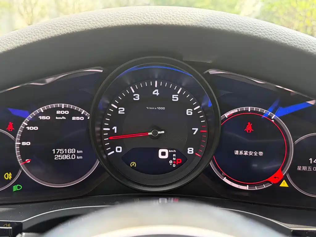 Porsche Cayenne — миниатюра 17