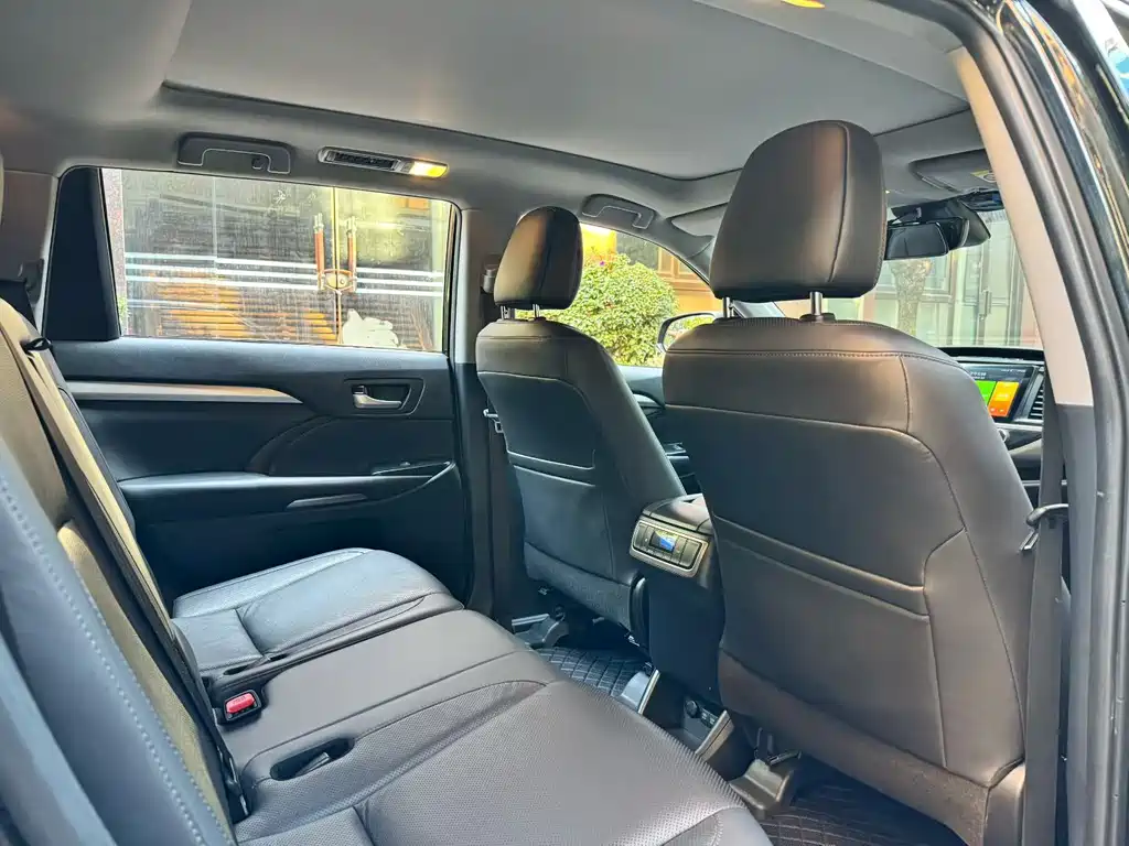 Toyota Highlander — миниатюра 6