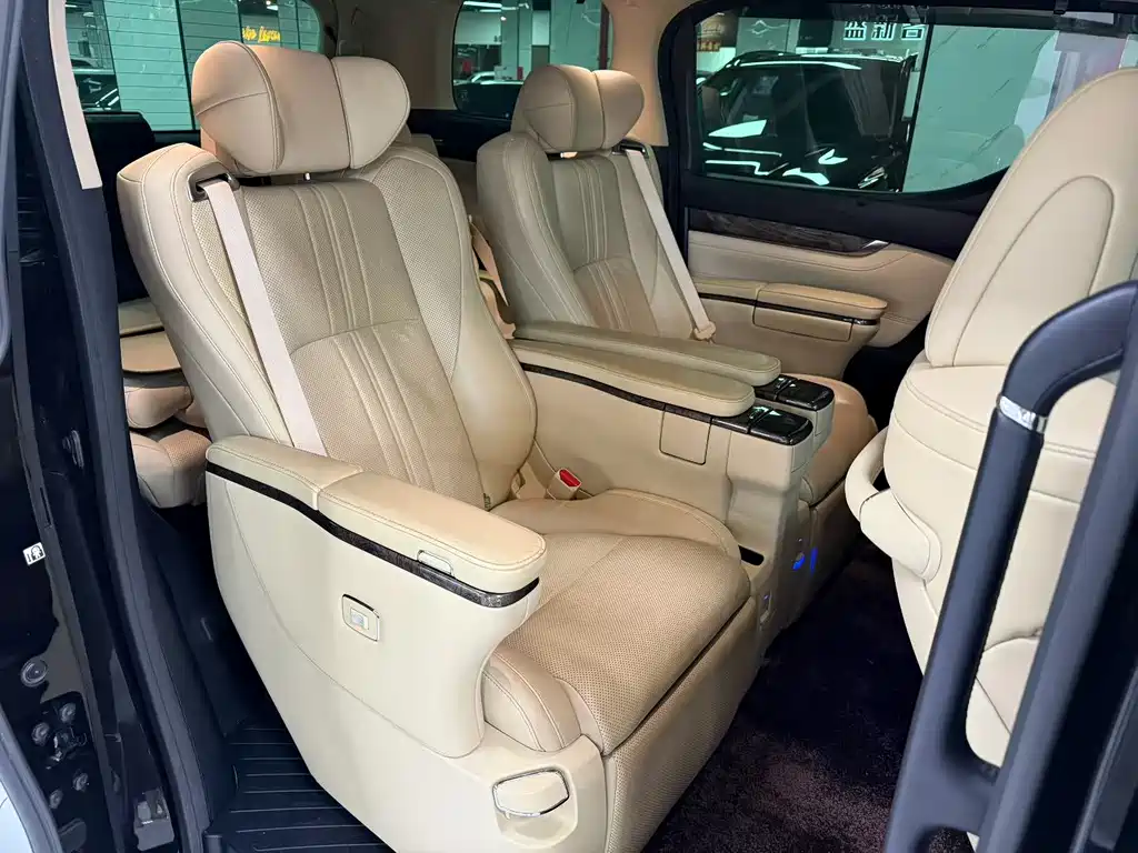 Toyota Alphard 2021 2.5L Luxury