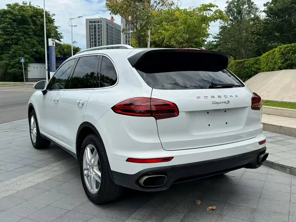 Porsche Cayenne — миниатюра 7
