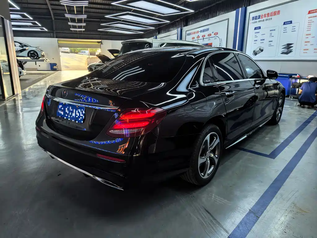 MERCEDES-BENZ E CLASS