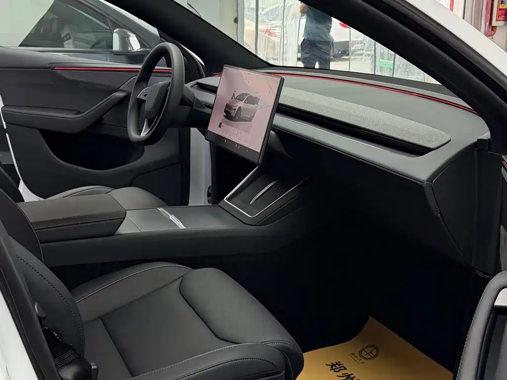 Tesla Model Y L