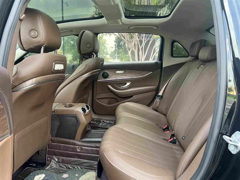 Mercedes-Benz E-Class — миниатюра 3