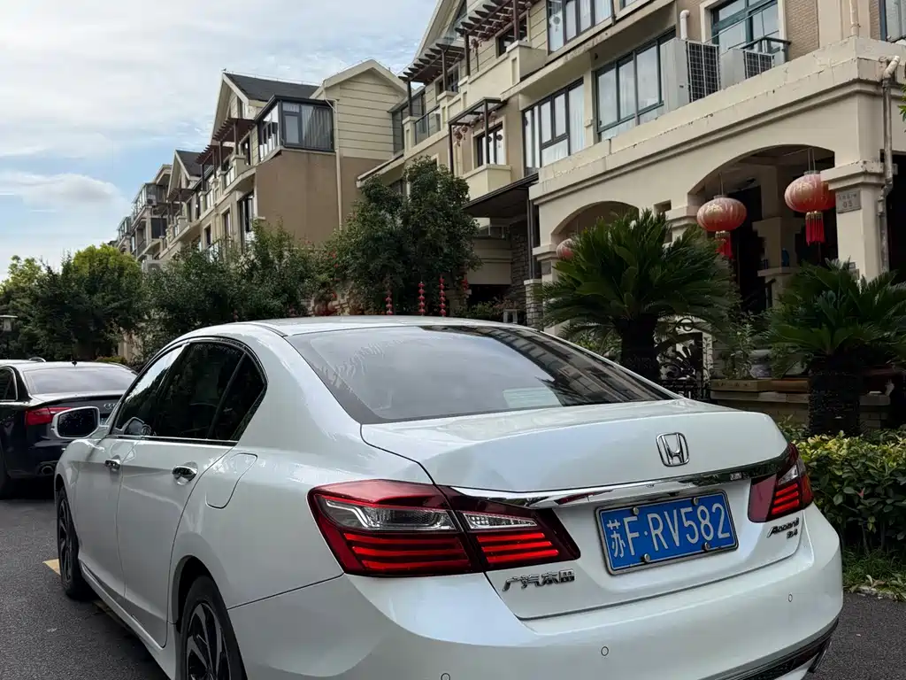 Honda Accord — миниатюра 8