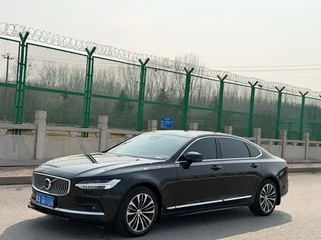 VOLVO S90 2025
