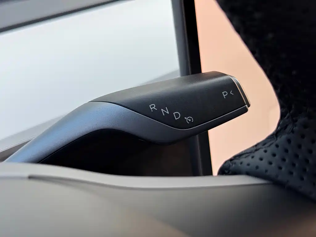 Tesla Model Y — миниатюра 17