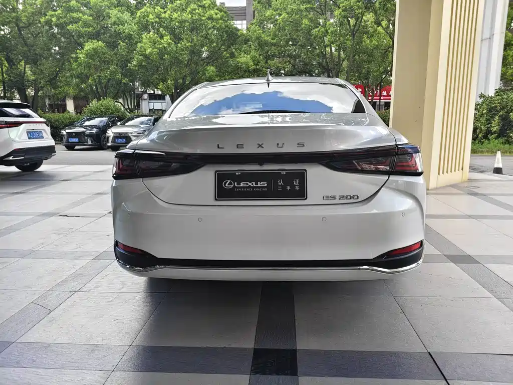 Lexus ES — миниатюра 9