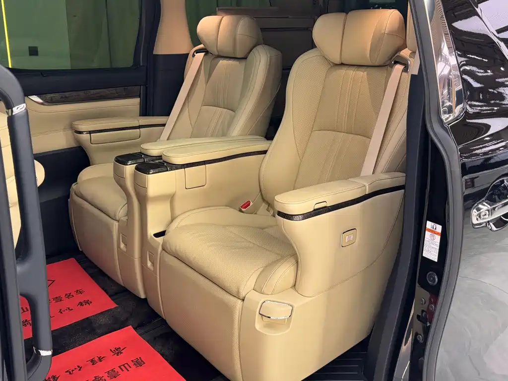 Toyota Vellfire — миниатюра 17