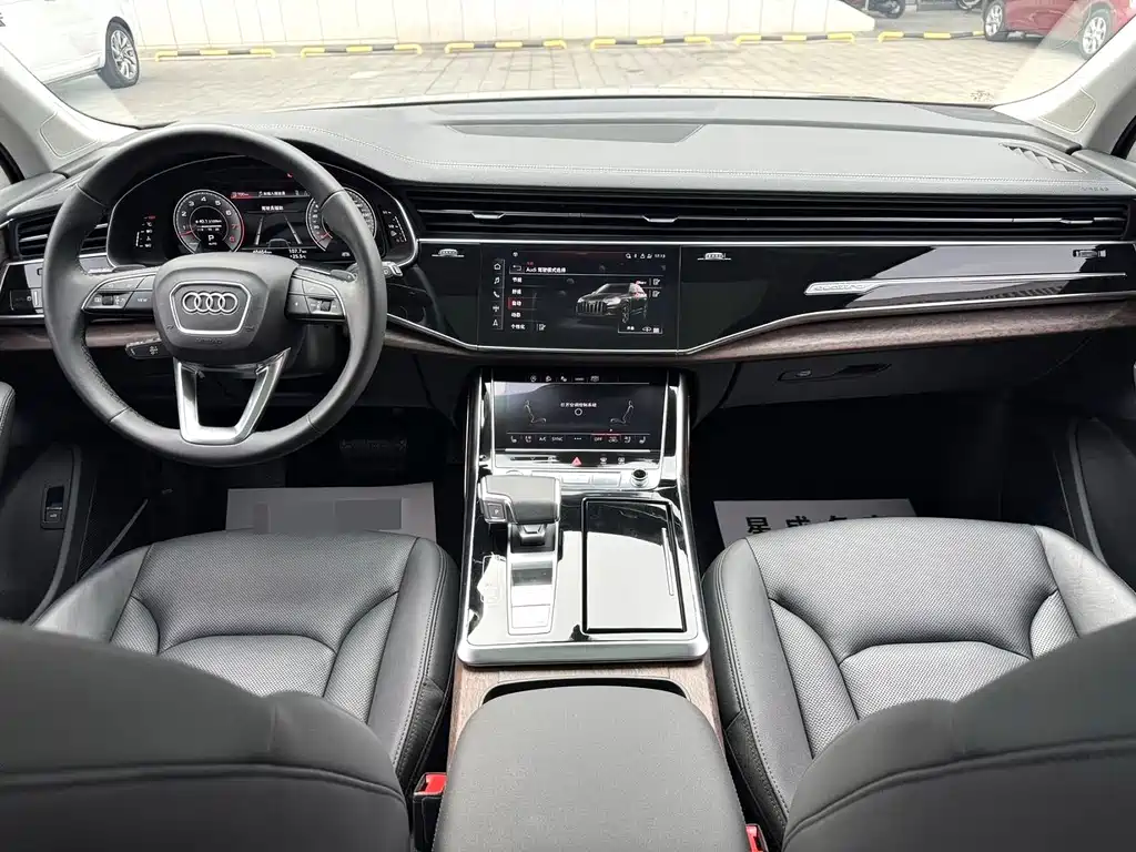 Audi Q7 2023 55 TFSI quattro S line Sport