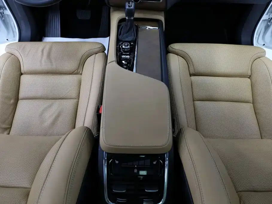 Volvo XC90 — миниатюра 11