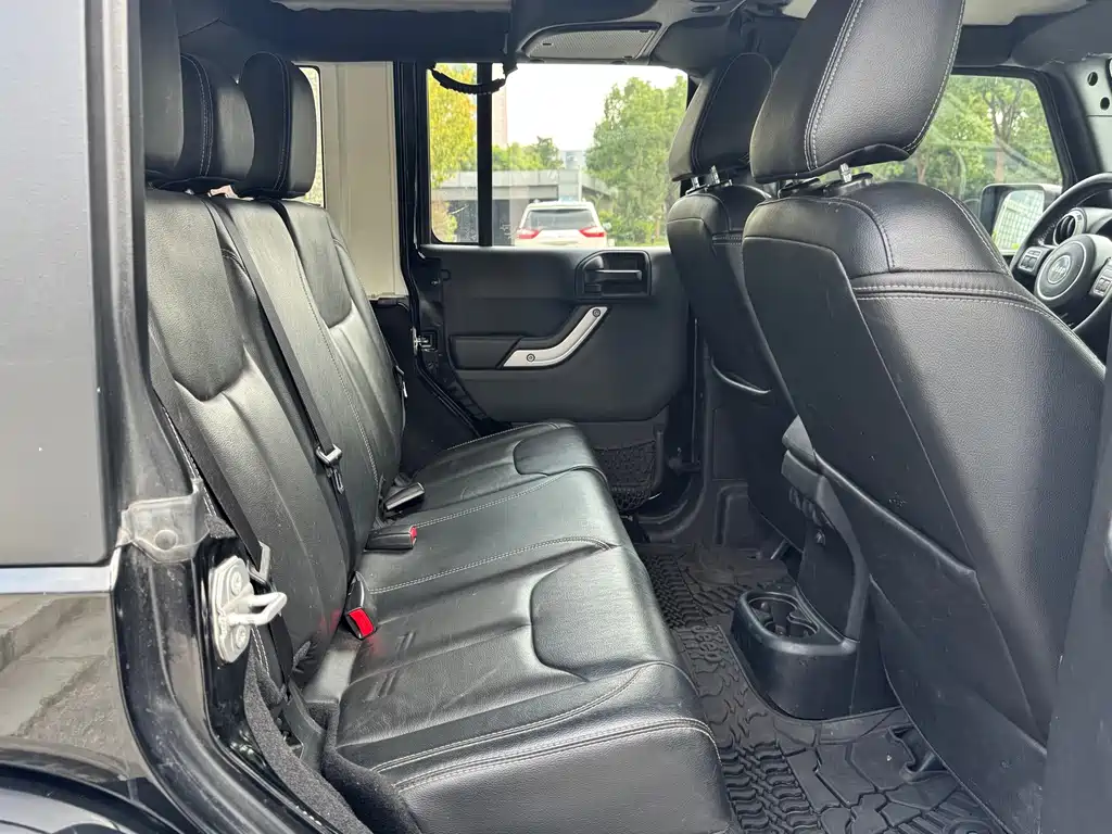 Jeep Wrangler — миниатюра 13