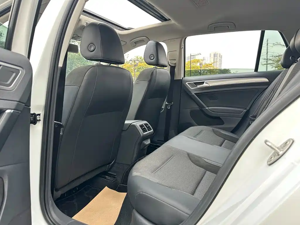 Volkswagen Golf — миниатюра 12