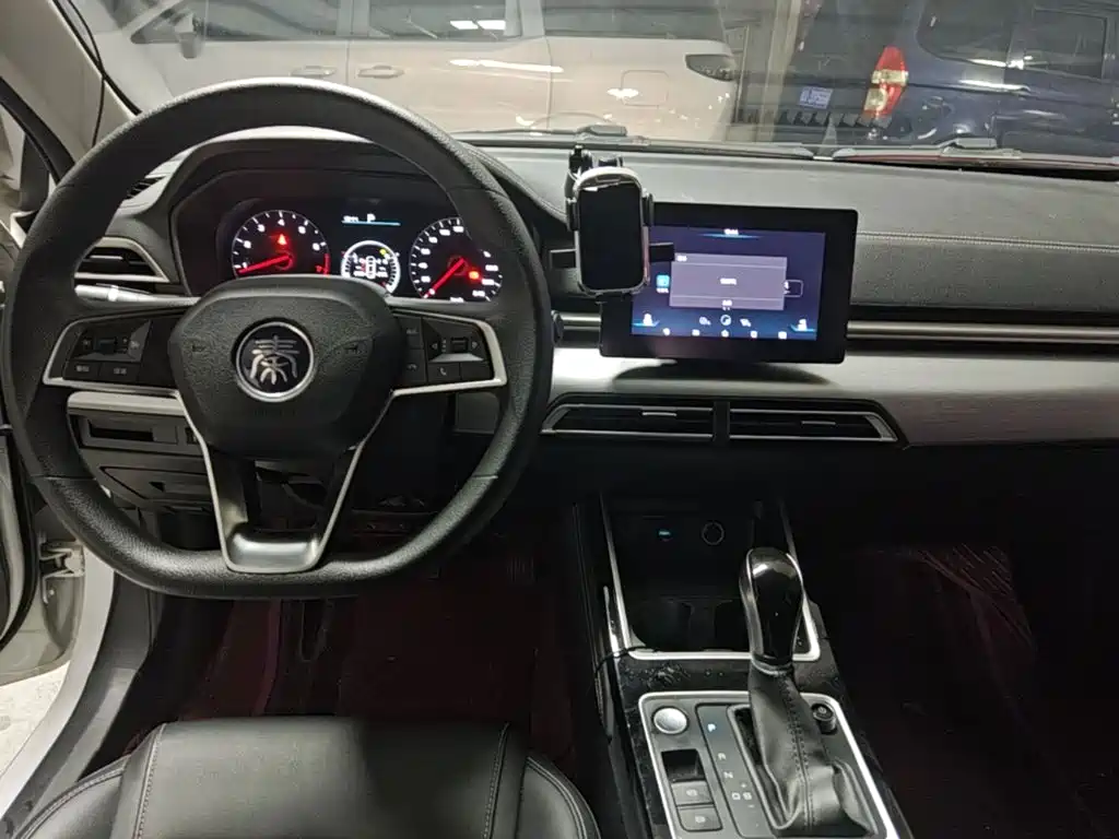 BYD Qin — миниатюра 5