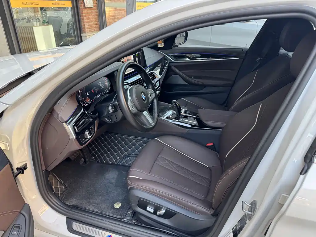 BMW 5 Series — миниатюра 8