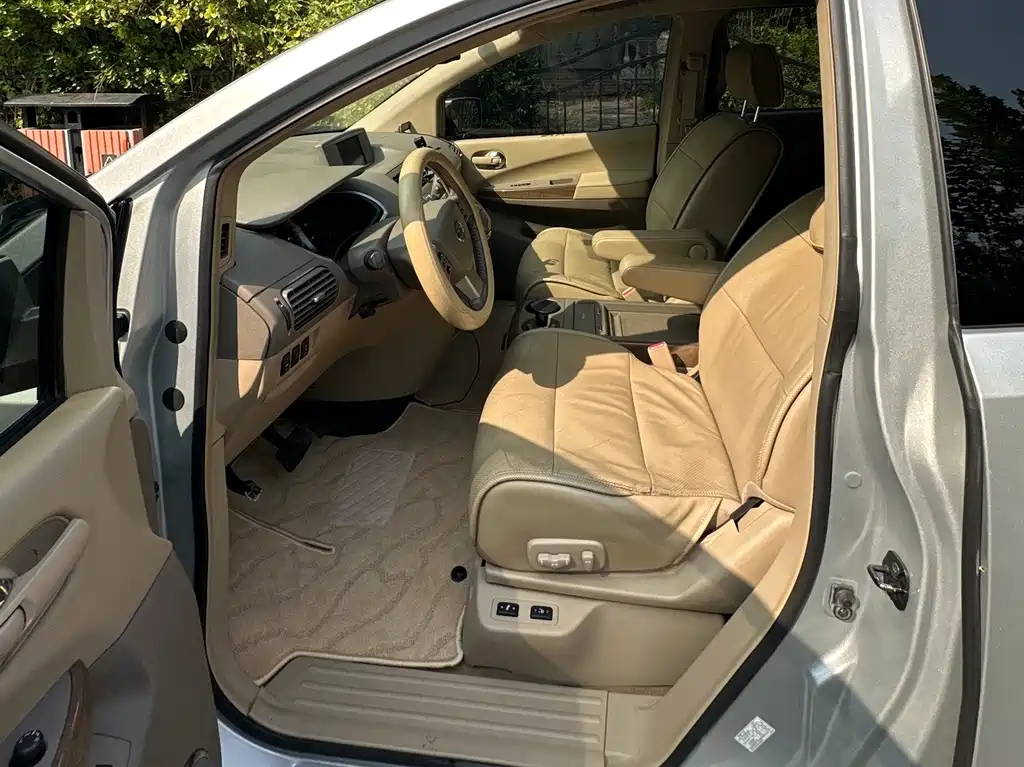 Nissan Quest — миниатюра 7